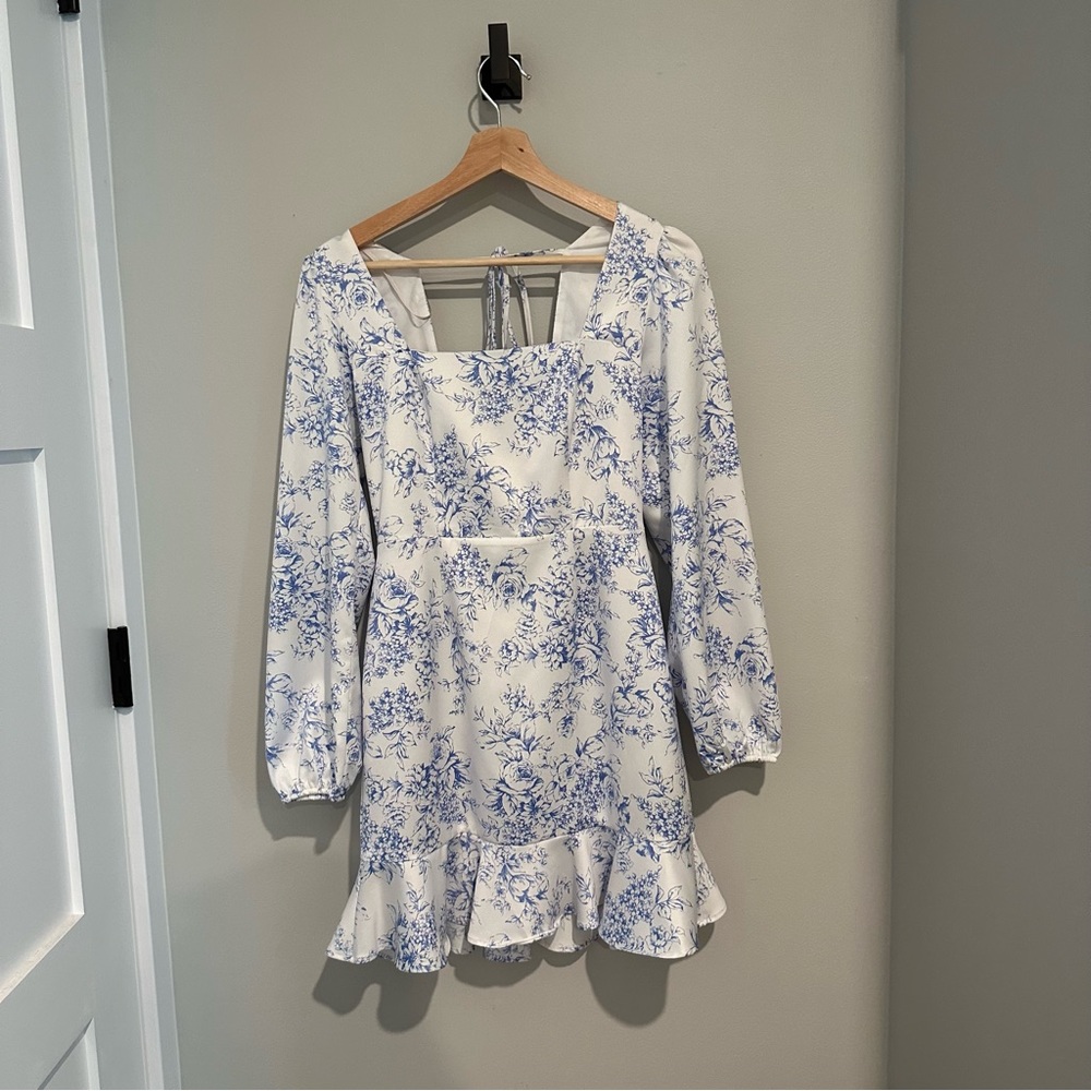 Forever21 Floral dress. Never worn. No tags.